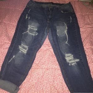 MEDIUM WASH DISTRESSED JEANS